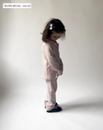 Långärmad pyjamas barn - rosa med vita detaljer
