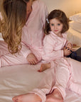 Långärmad pyjamas barn - rosa med vita detaljer