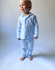 Långärmad pyjamas barn - ljusblå med vita detaljer