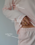 Långärmad pyjamas dam - rosa med vita detaljer