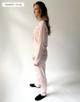 Långärmad pyjamas dam - rosa med vita detaljer