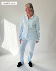 Långärmad pyjamas dam - ljusblå med vita detaljer