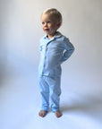 Långärmad pyjamas barn - ljusblå med vita detaljer