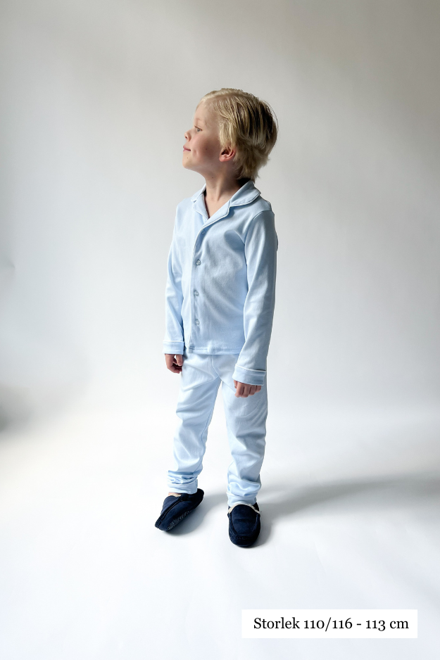 Långärmad pyjamas barn - ljusblå med vita detaljer