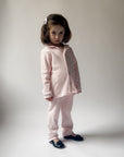 Långärmad pyjamas barn - rosa med vita detaljer