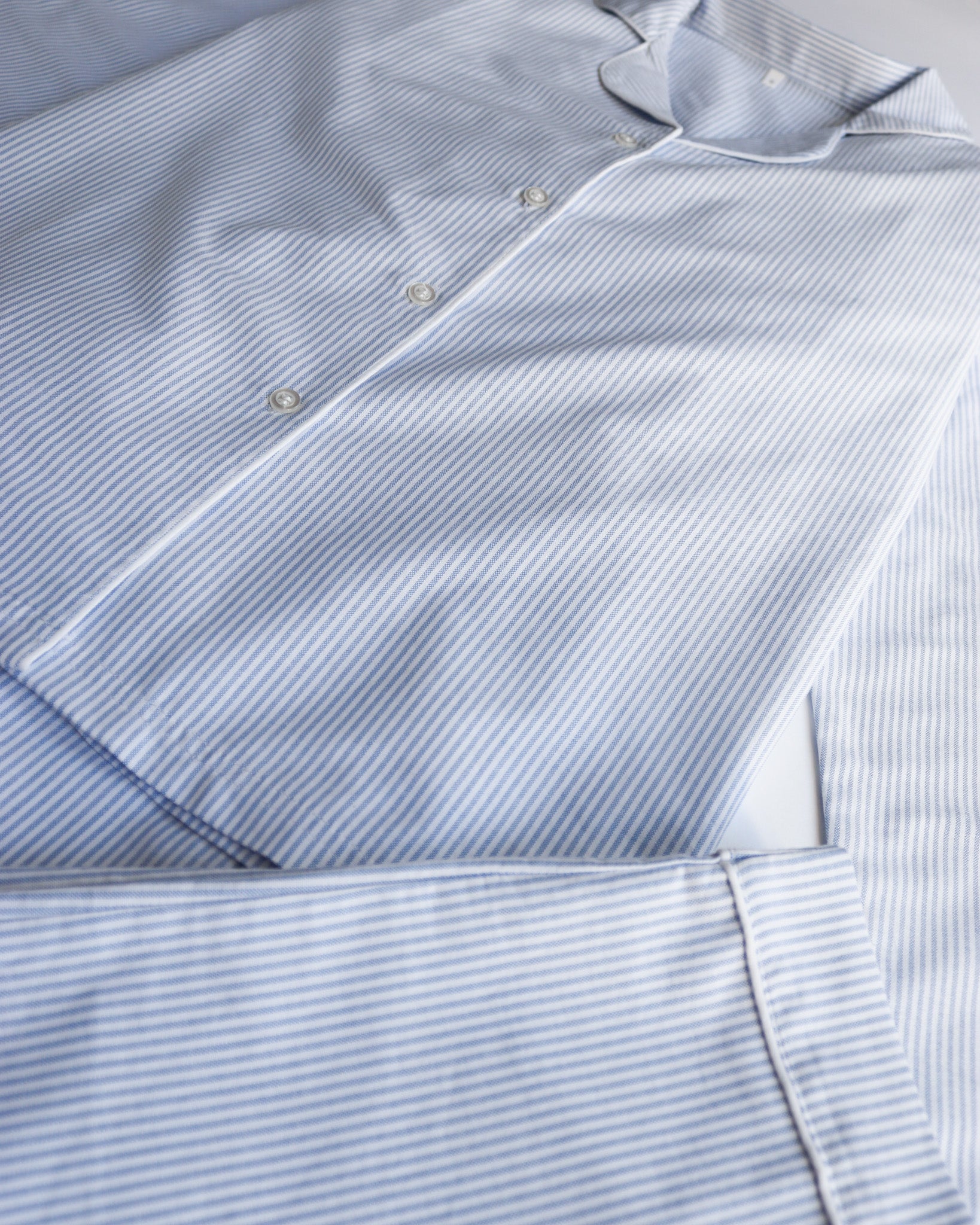 Långärmad pyjamas dam blå vit randig