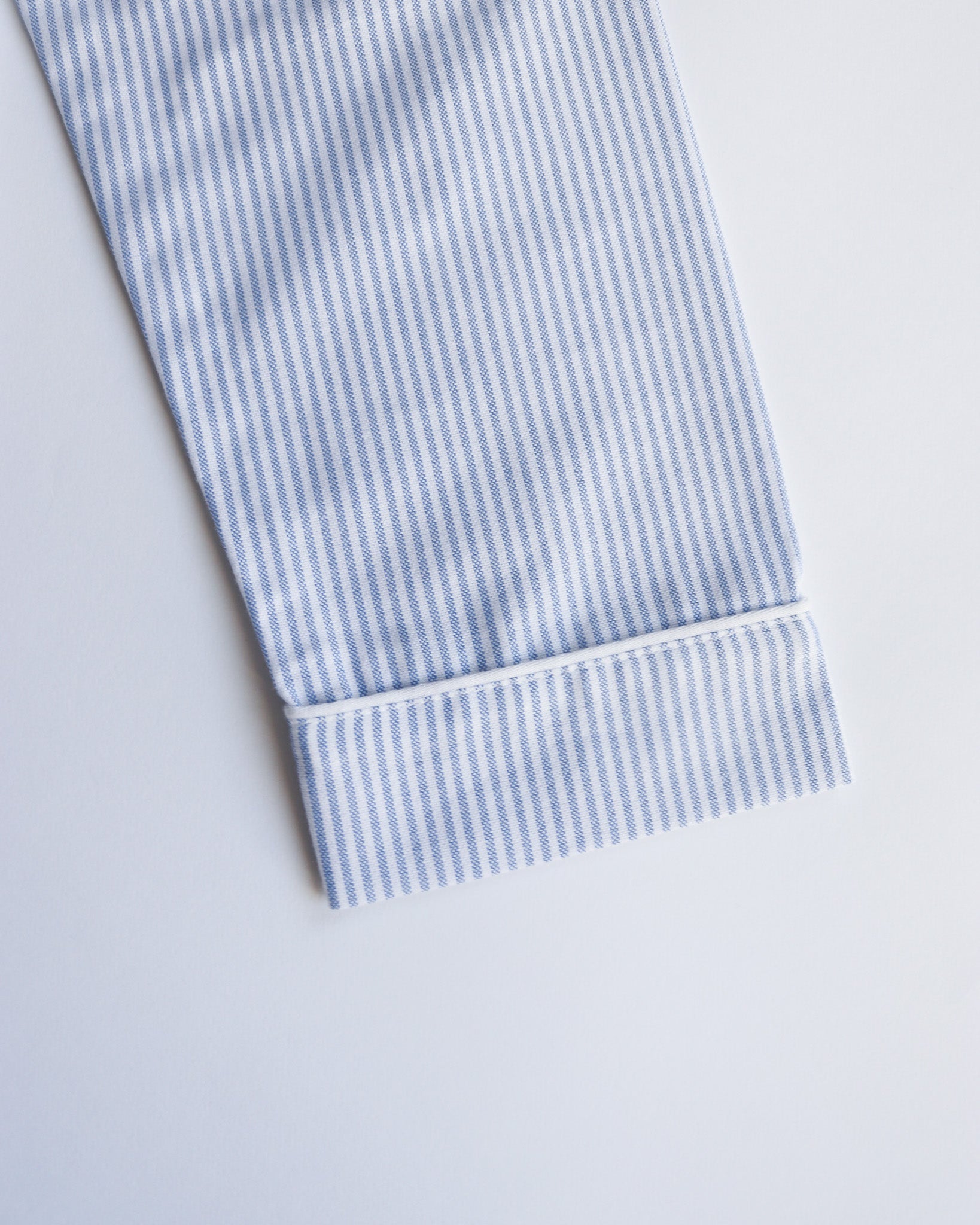 Långärmad pyjamas dam blå vit randig