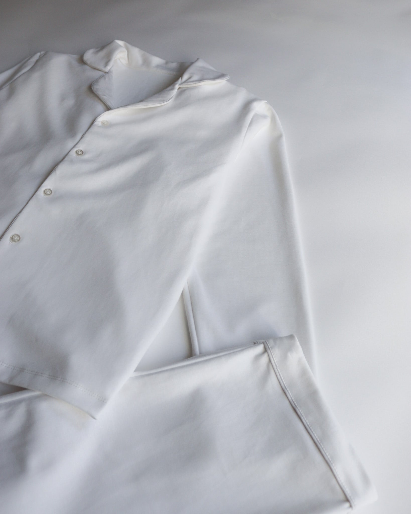 Långärmad pyjamas dam - vit med vita detaljer
