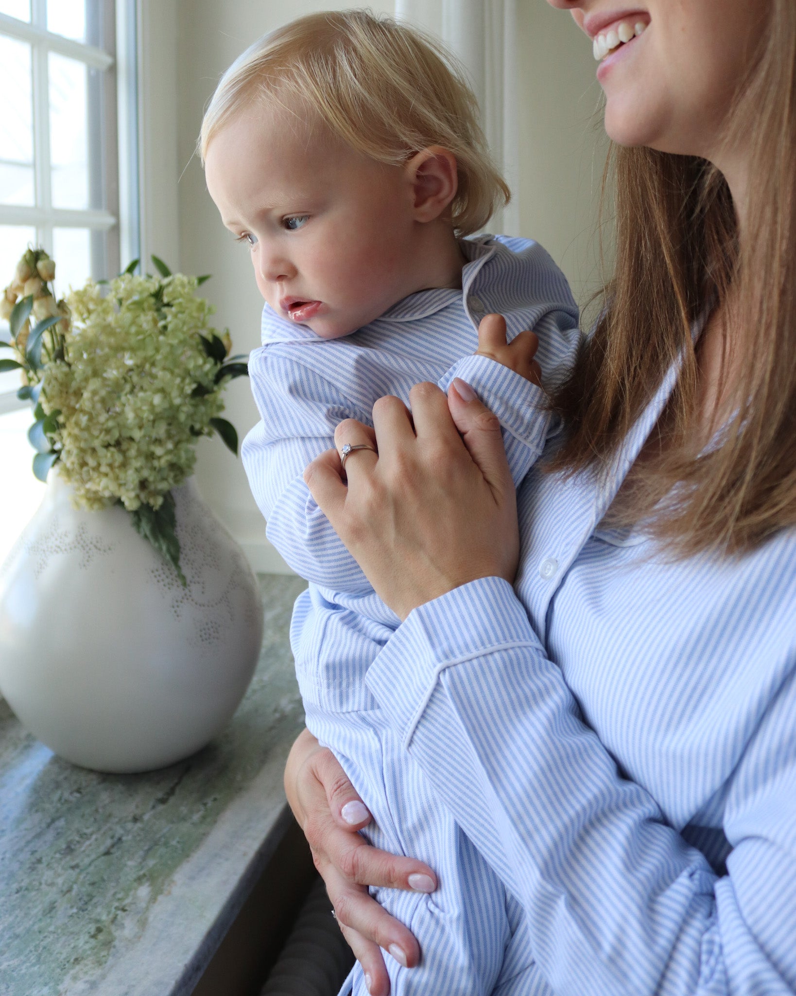 Långärmad pyjamas dam blå vit randig