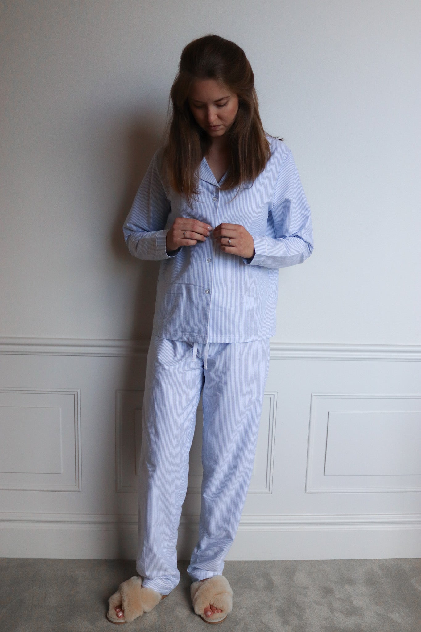Långärmad pyjamas dam blå vit randig