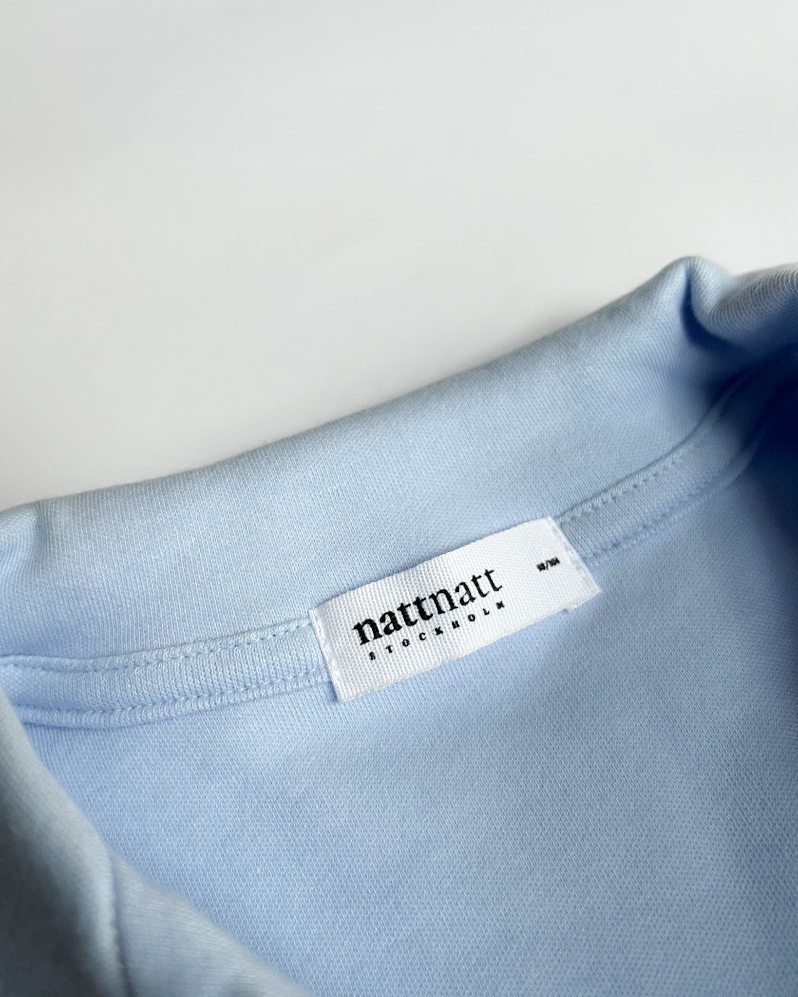 Kortärmad pyjamas blå med vita detaljer