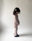 Långärmad pyjamas barn - rosa med vita detaljer