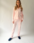 Långärmad pyjamas dam - rosa med vita detaljer