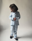 Långärmad pyjamas barn - ljusblå med vita detaljer
